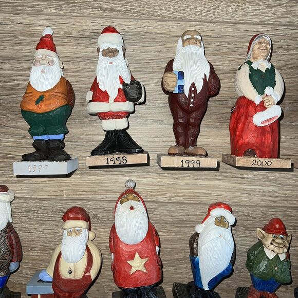 Hand Painted Carved Santa Claus Figurines Set of 13 Signed Dave Constantine - Picture 2 of 4